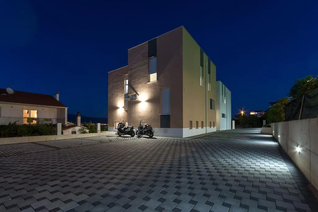 Villa Piramida Trogir 0*,  Croatia